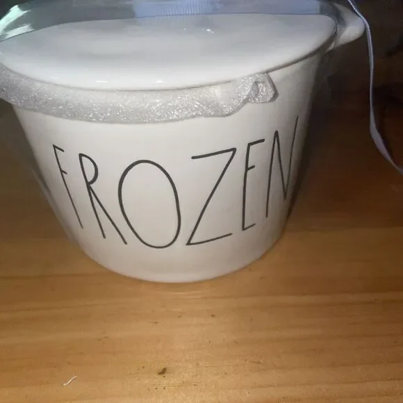 Rae Dunn Ceramic 5.5in Disney Frozen Covered Bowl CC01B34012 - Picture 4 of 8